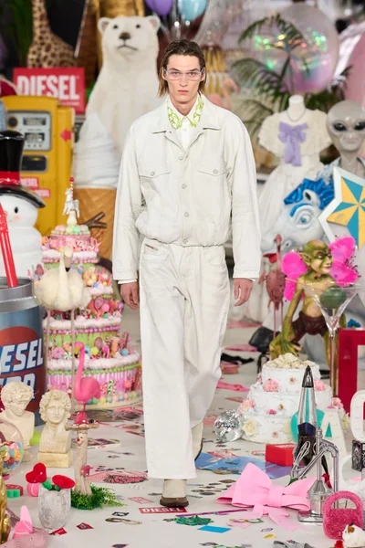 Look 19